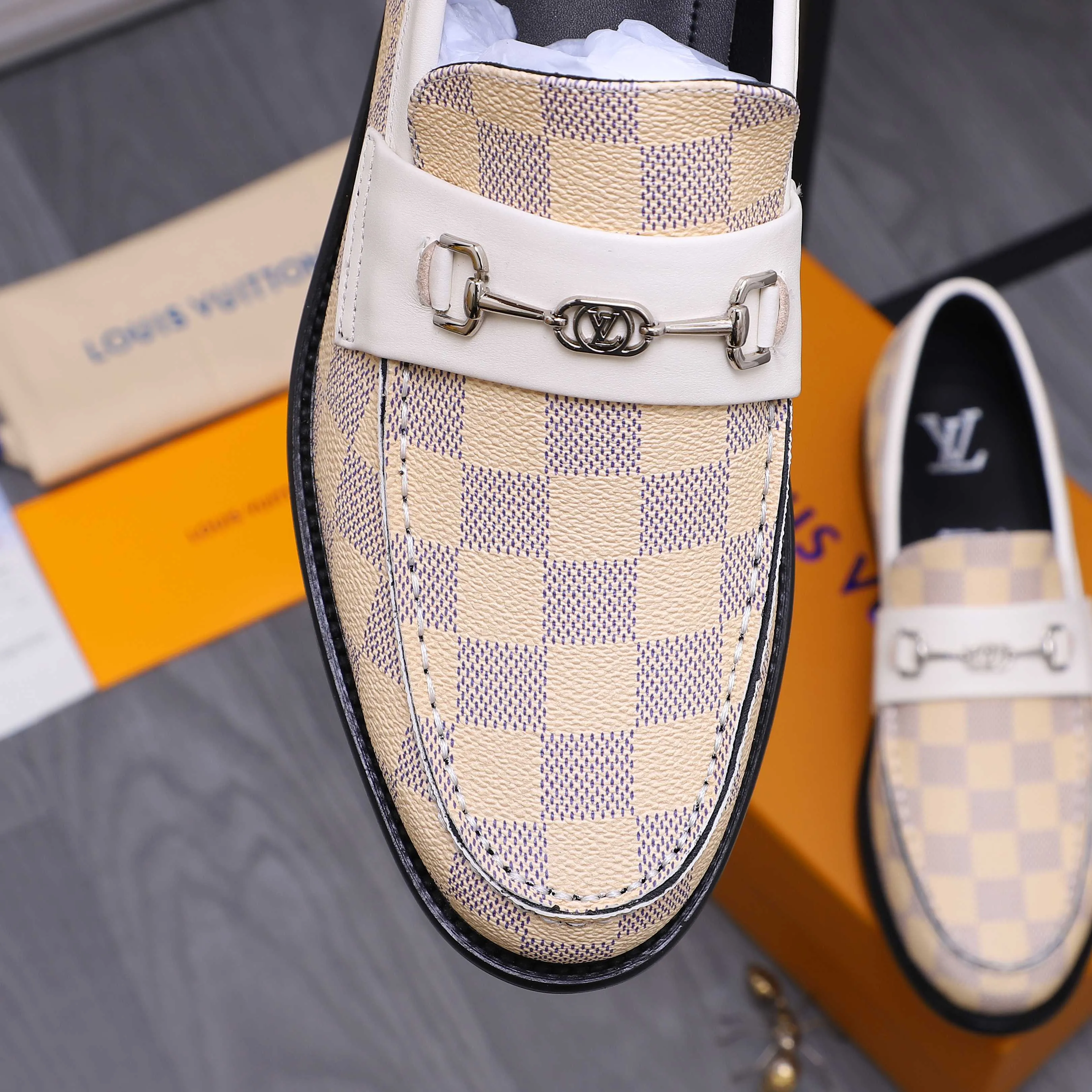 Men's shoes 💰660 Product trademark: LV [Louis Vuitton] business casual slip-on leather shoes, regular size. Size: 39-44 (38.45 custom-made, non-returnable) Product materials: Selected classic plaid upper, cowhide lining, original outsole